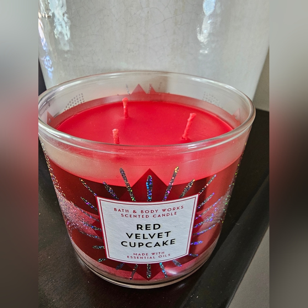DISCONTINUED!!! Bath & Body Works Red Velvet Cupcake Candle